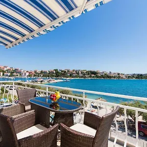 Rozana - Beachfront Wellness Retreat Seget Vranjica