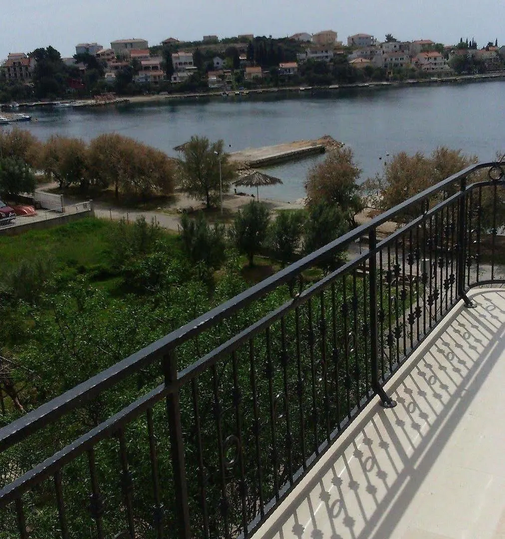 Villa Mediterana Seget Vranjica 4*,  Croatia